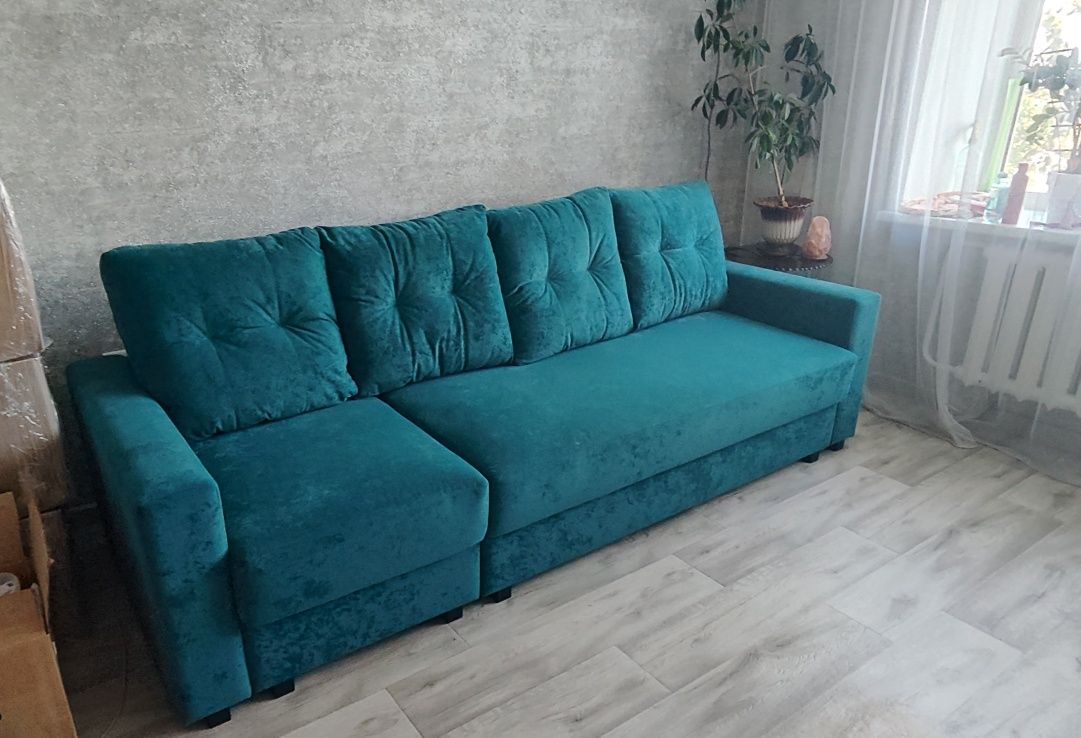 Продам диван практически новый