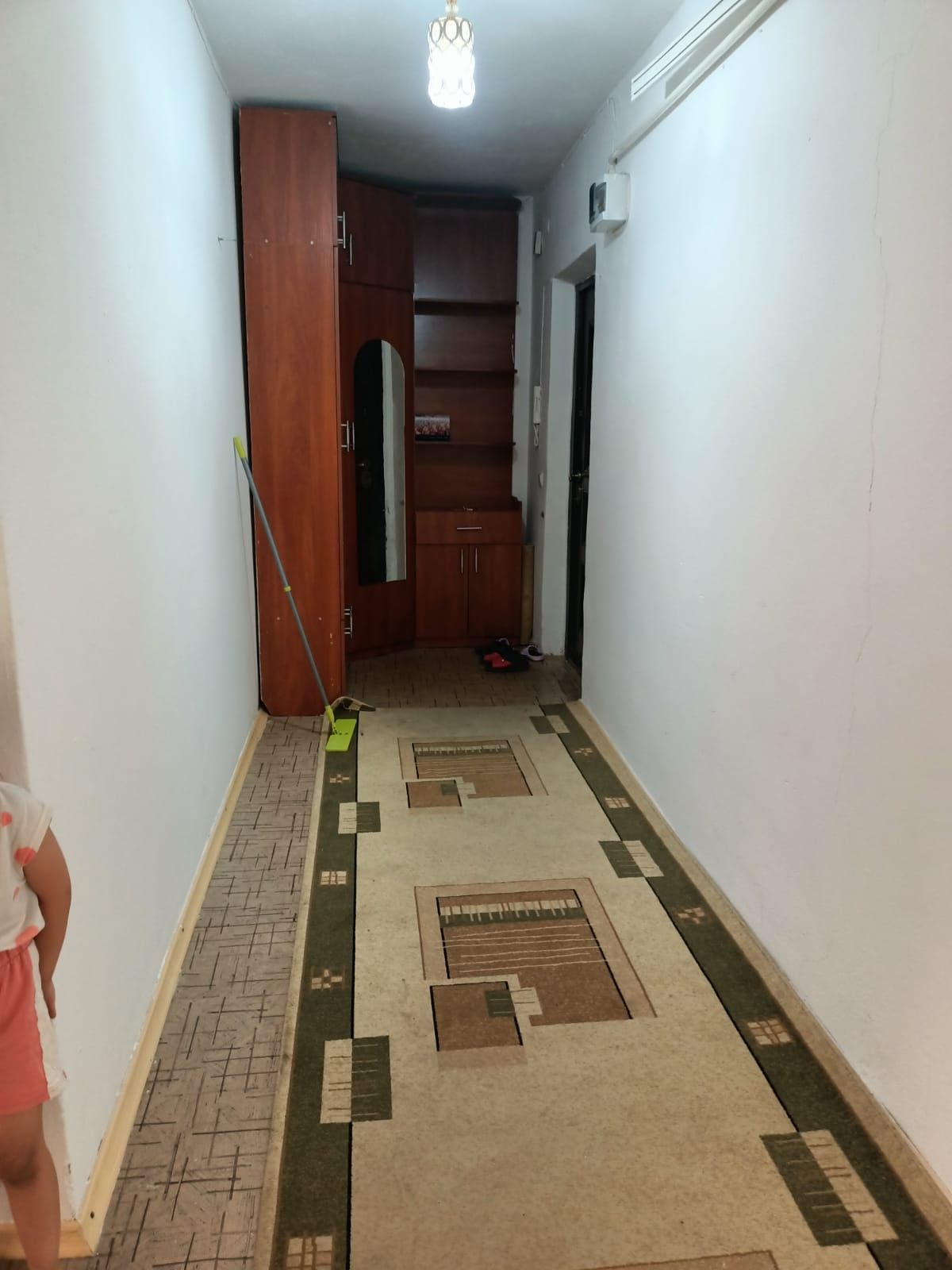 Продаётся 2-х комнатную квартиру на втором этаже.. Все рядом магазин К