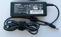 от TOSHIBA зарядка-блок питания 19V ЗАРЯДНОЕ УСТРОЙСТВО и шнур