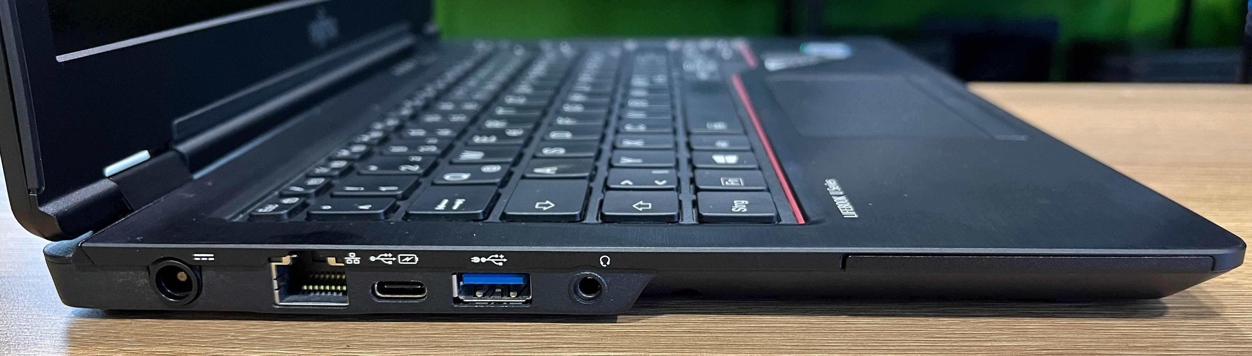 FUJITSU LIFEBOOK U748. Core i5-8250U 1.6/3.4 GHZ. 8/256 GB. 14" FHD