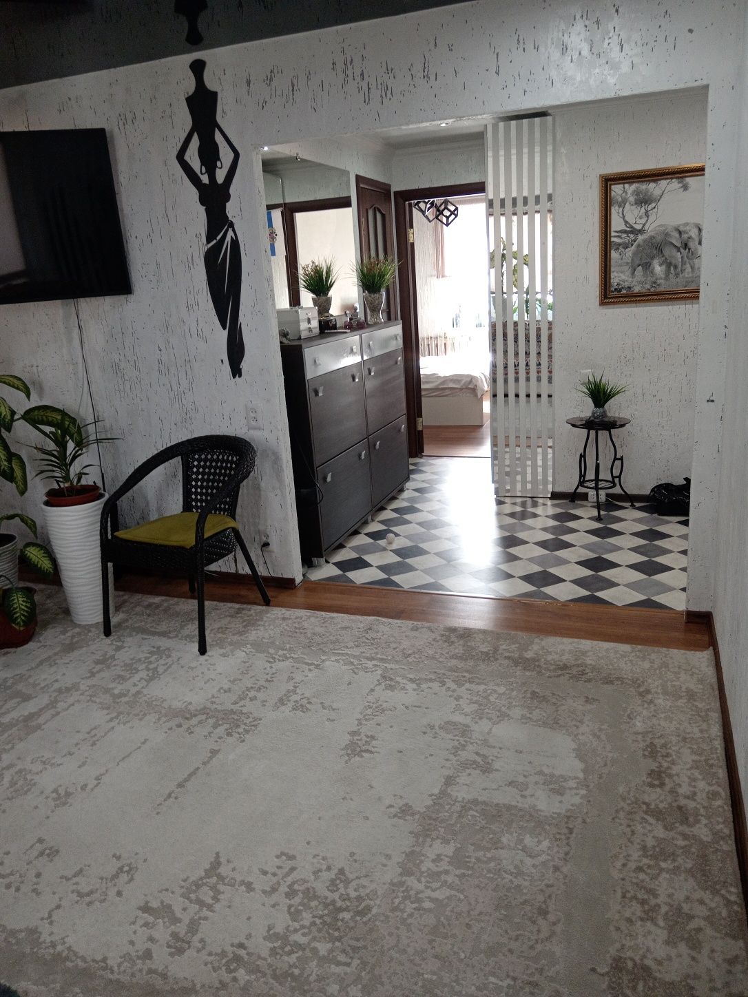 Продам 2-ух комн.кв. в 6мкр.