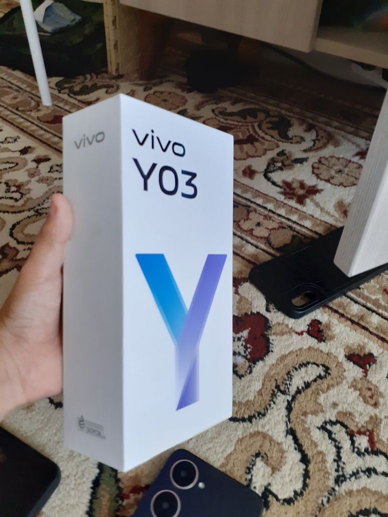 Продам VivoY03  камера не работает и дисплей надо менят ест торг