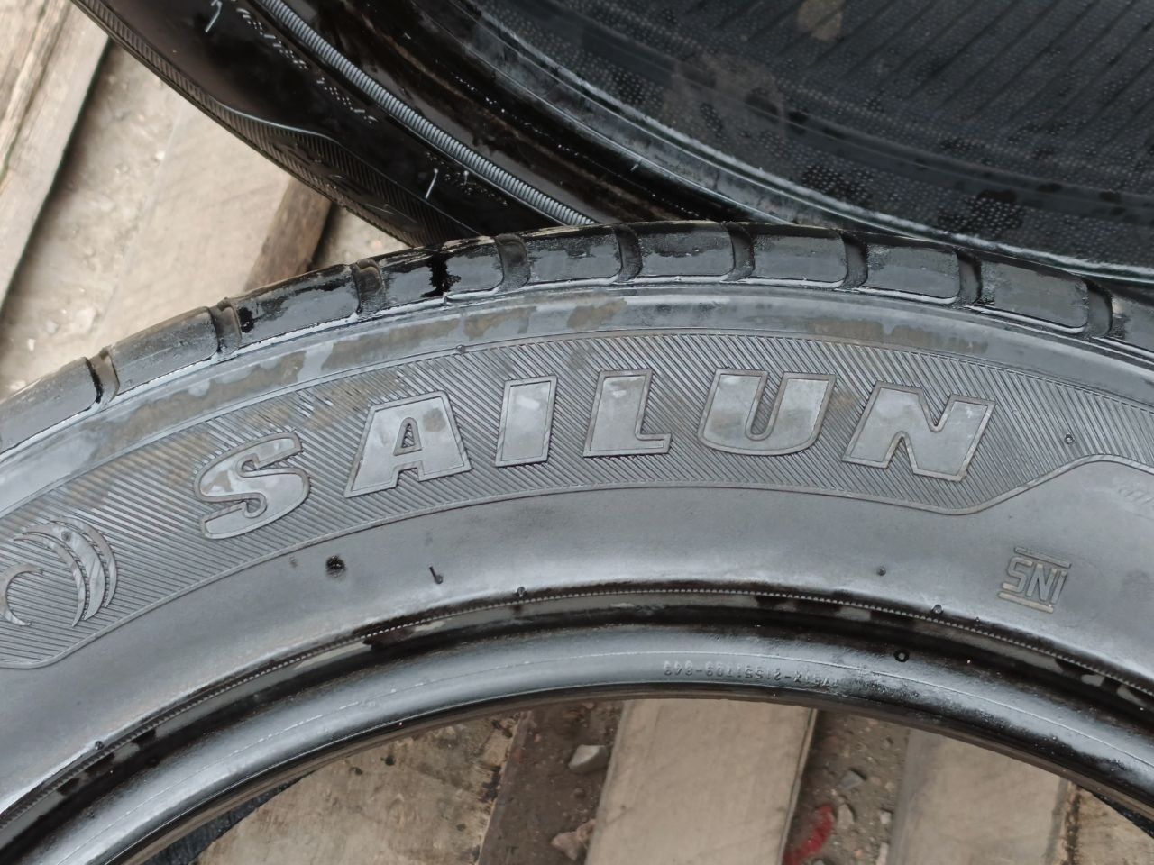 Шины безкамерки комплект 4 шт размер215/55 ZR17
