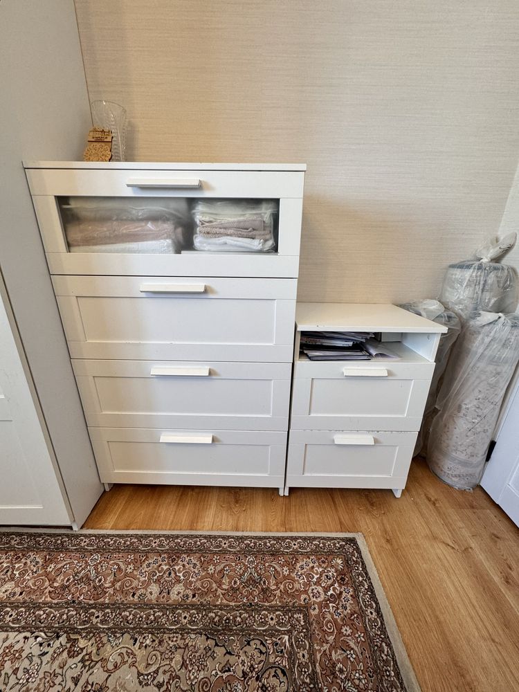 Продам спальный гарнитур , шкаф, кровати, комод, тумбу IKEA