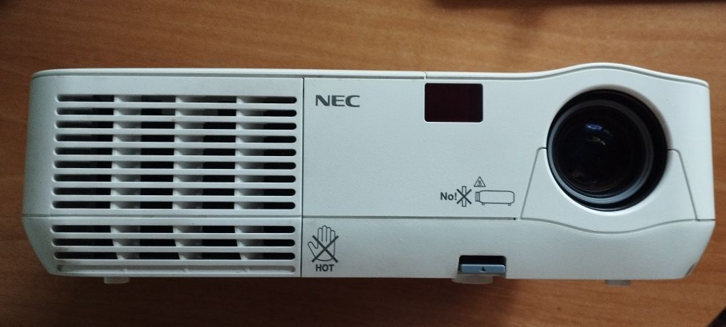 Проектор 2011 года  NEC