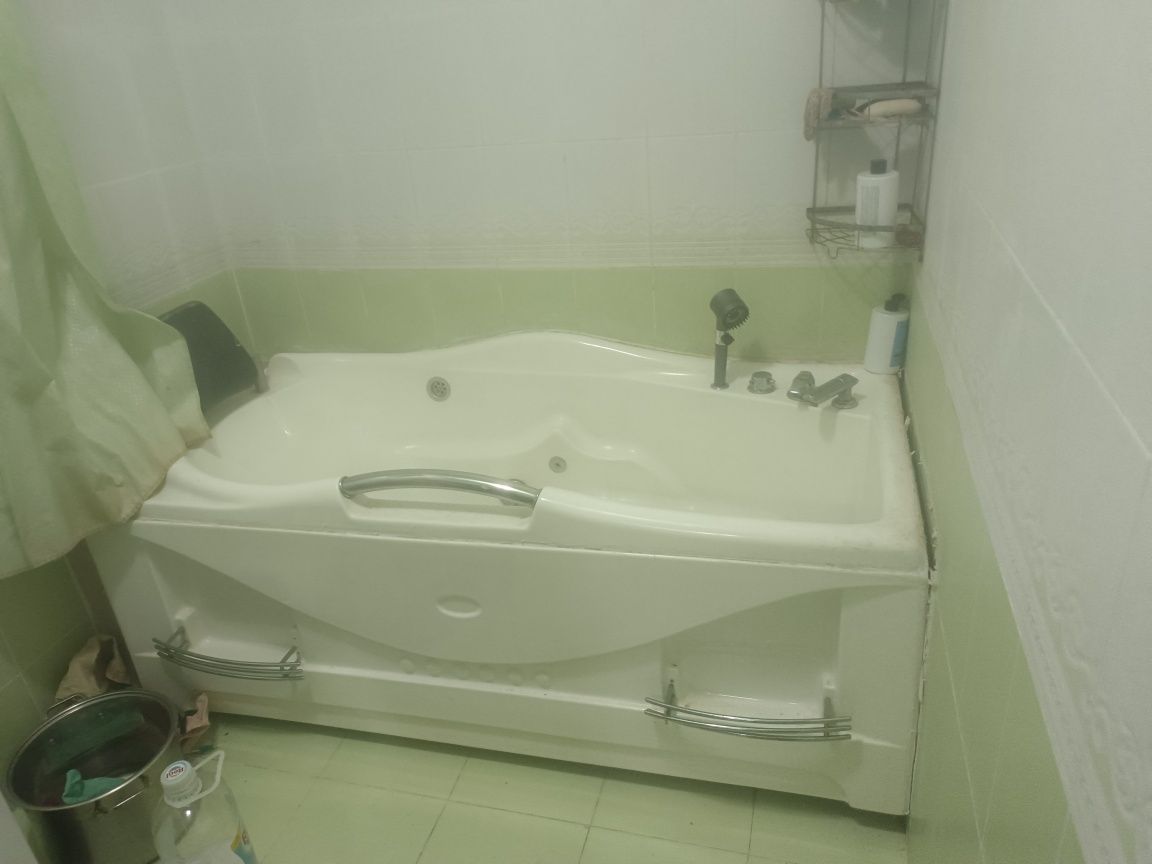 Продам ванну джакузи состояние среднее