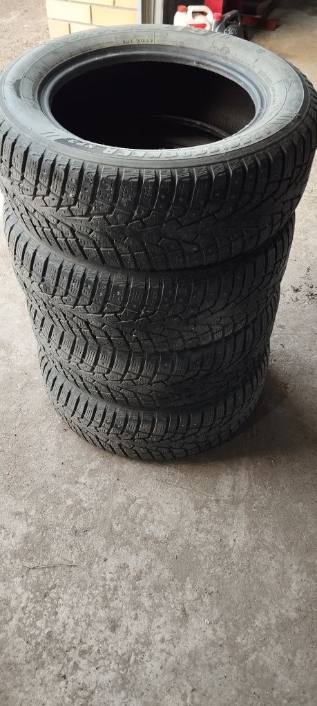 Продам зимнюю резину R16