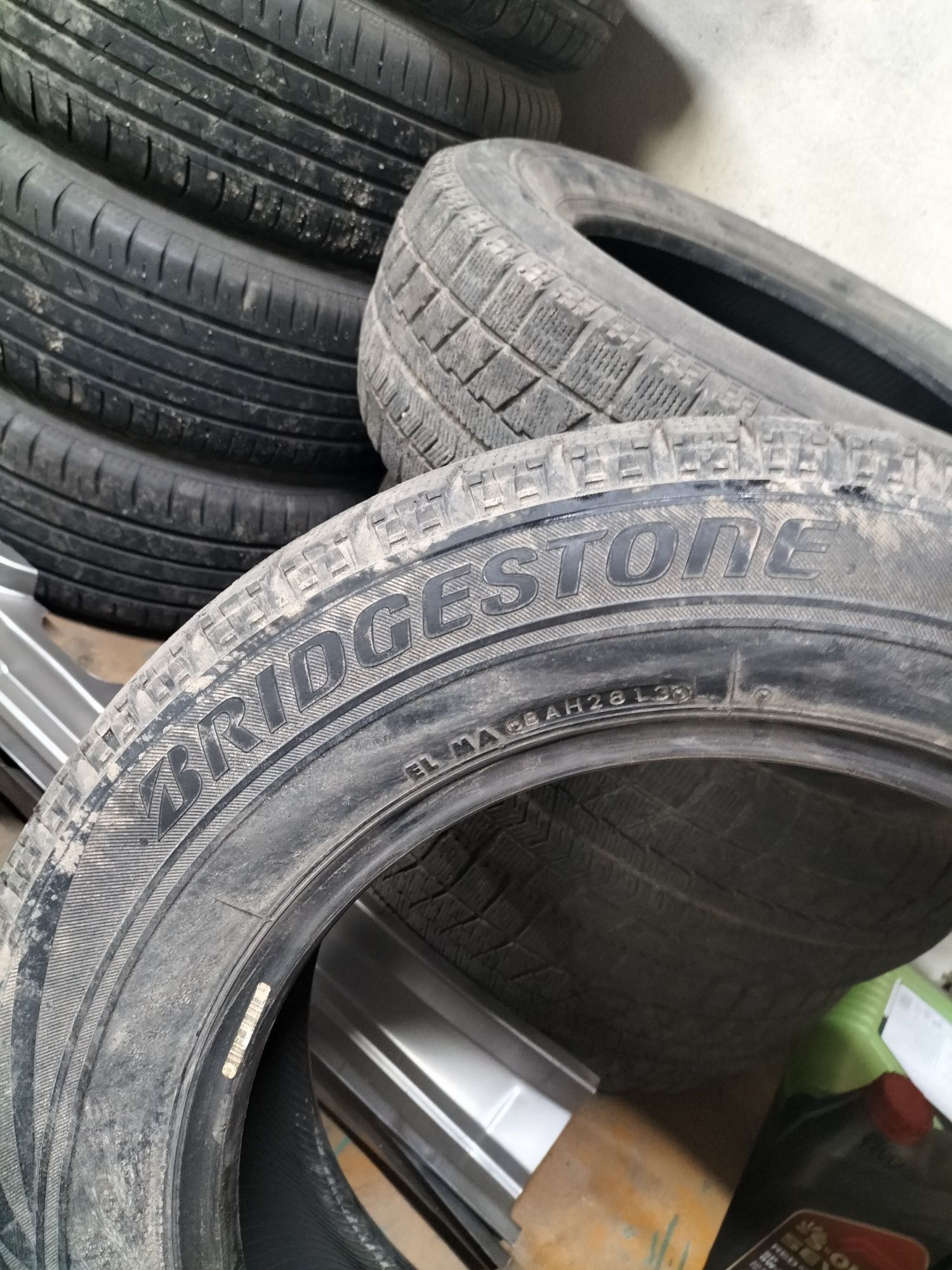 Продам резину. Размер  205/65/16