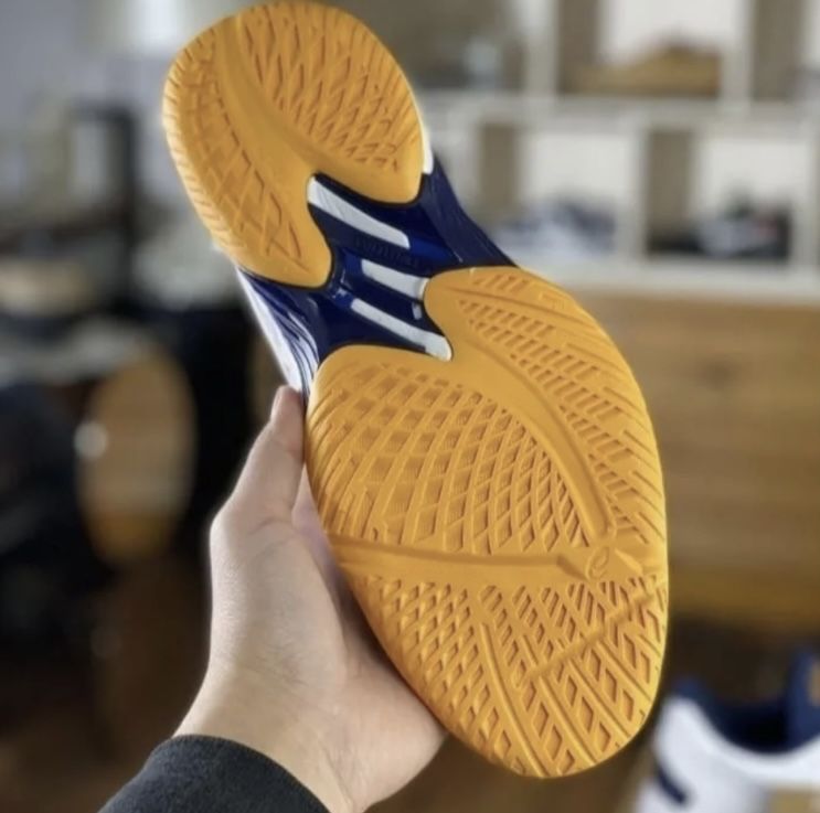 Волейбольные кроссовки Asics Gel-Rocket белые. Оригинал