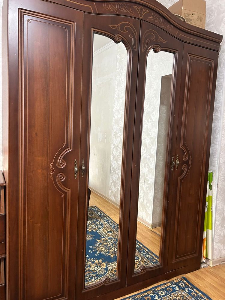 Продам спальный гарнитур