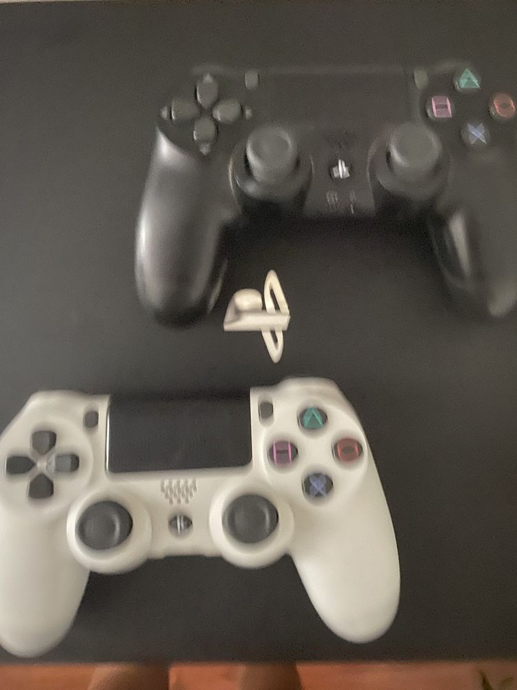 Playstation 4pro 1TB в идеальном состояний.