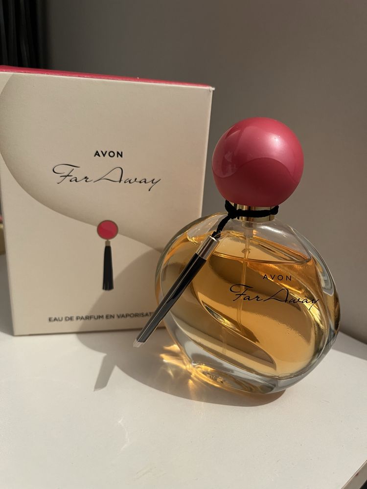 Продается, пафюмный набор Avon For Awey