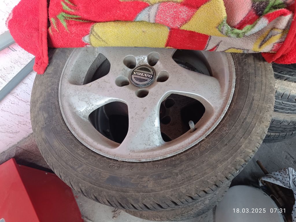 Продам диски от Вольво,16 размер,с шинами