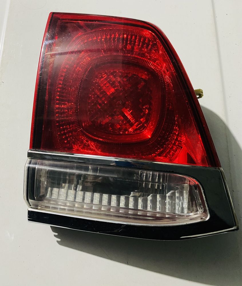 Фонарь задний Toyota Land Cruiser 200 левый