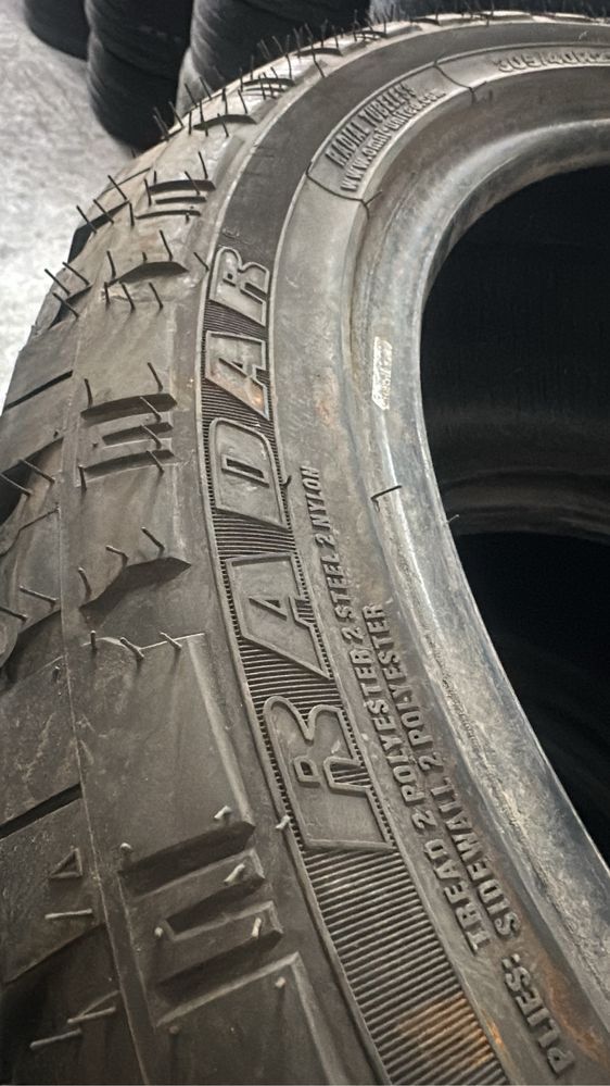 Шины 305/40/22 в идеальном состаяние