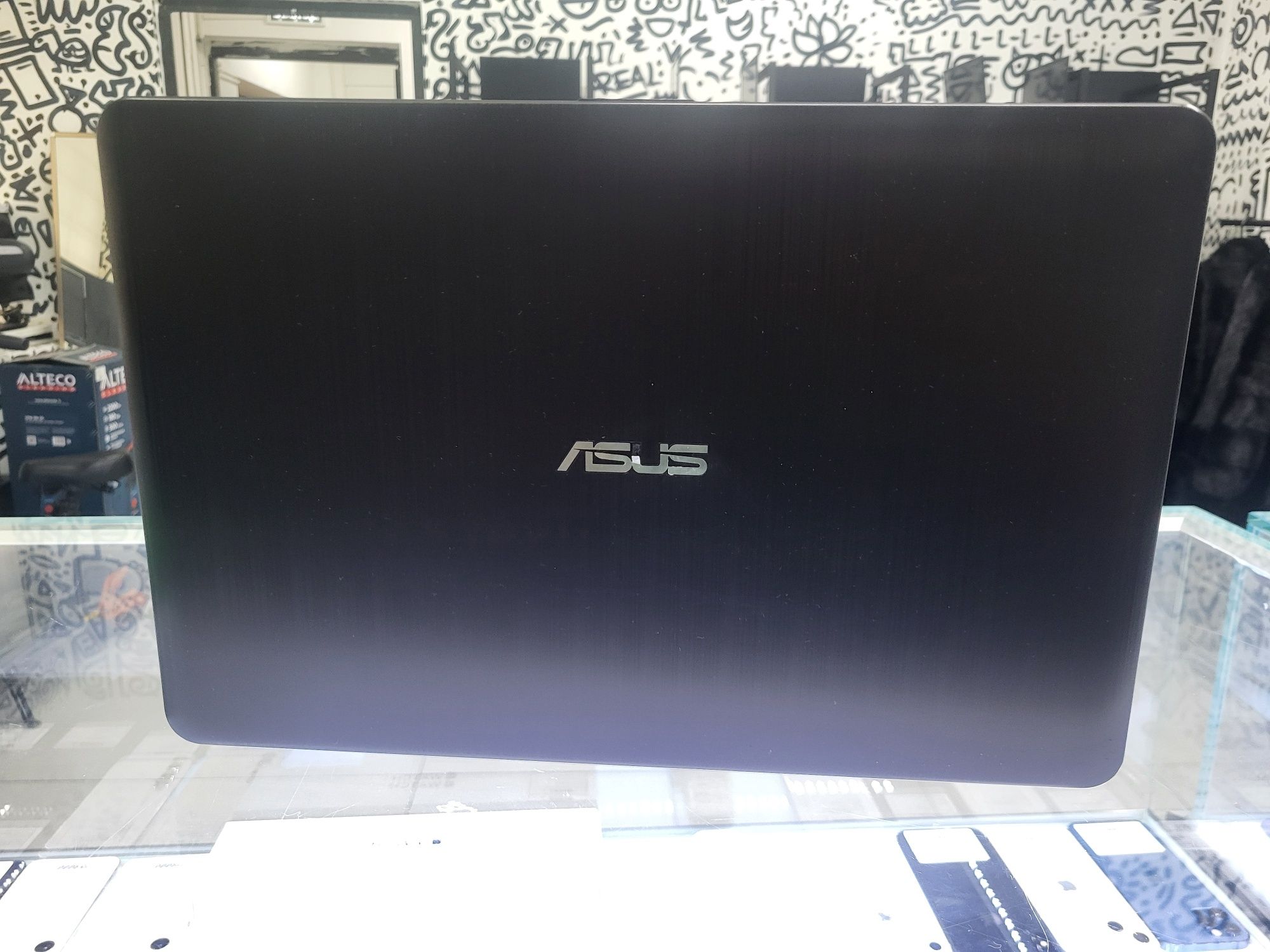 Ноутбук Asus core i3 7020u озу 4гб hdd1000gb Mx110