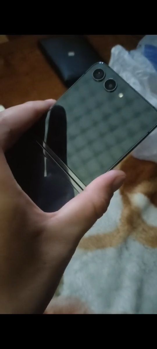 Продам телефон Galaxy Z Flip5 в идеальном состоянии.