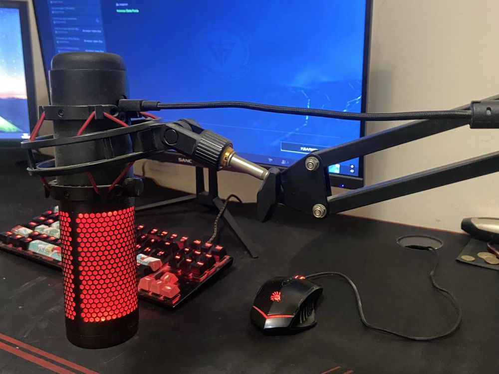микрофон HyperX Quadcast