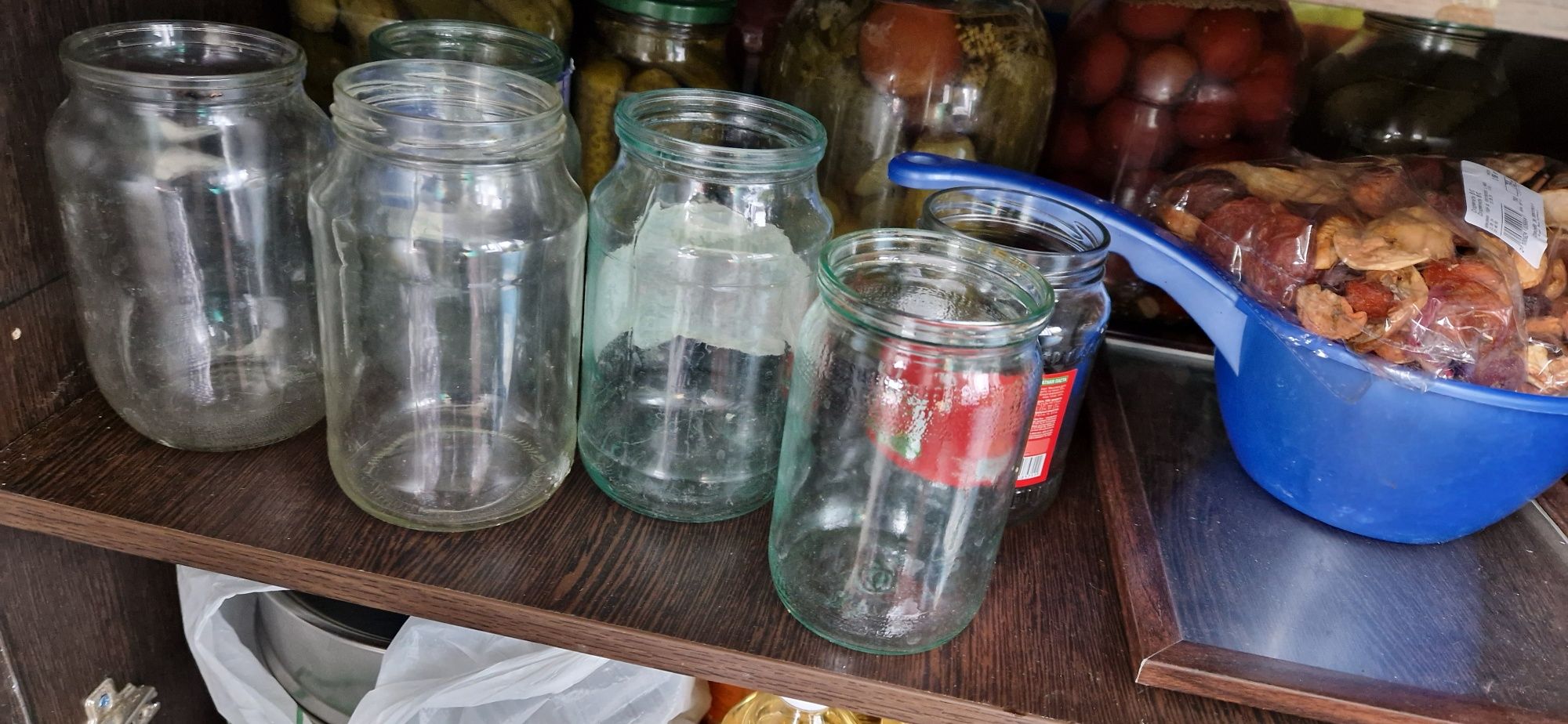 Продам банки стеклянные 0.5,1лит,0.7..