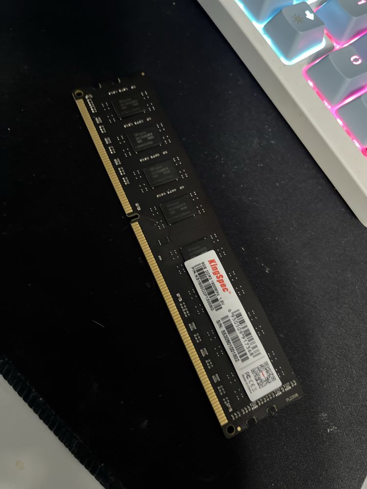 Оперативная память DDR3 KingSpec б/у в отличном состоянии.