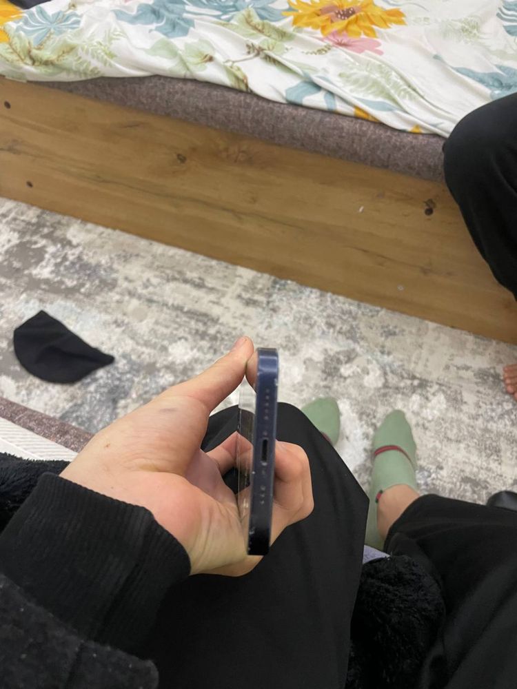 Айфон 12 в хорошем состояний