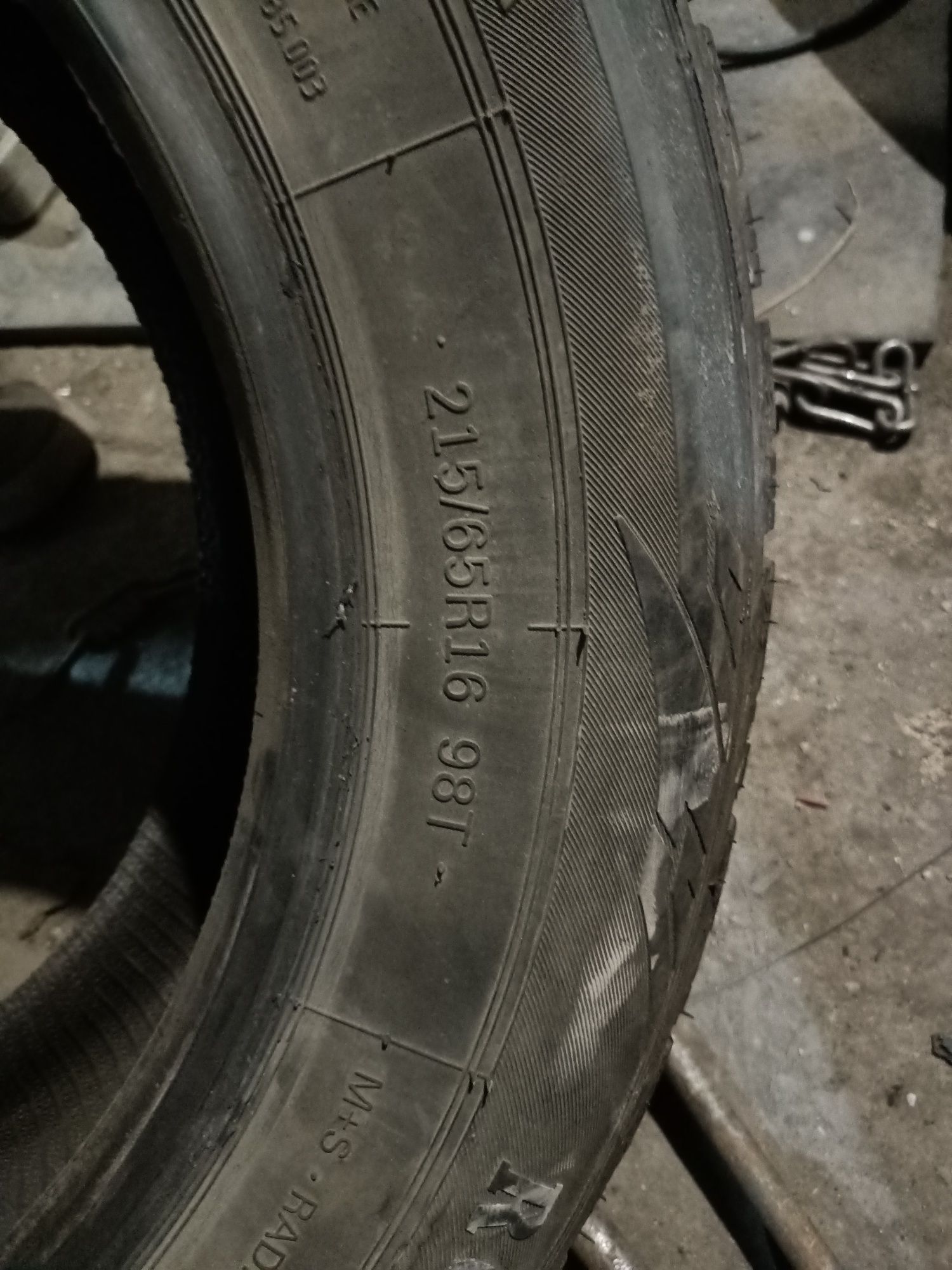 Продам шины 215/65 R16
