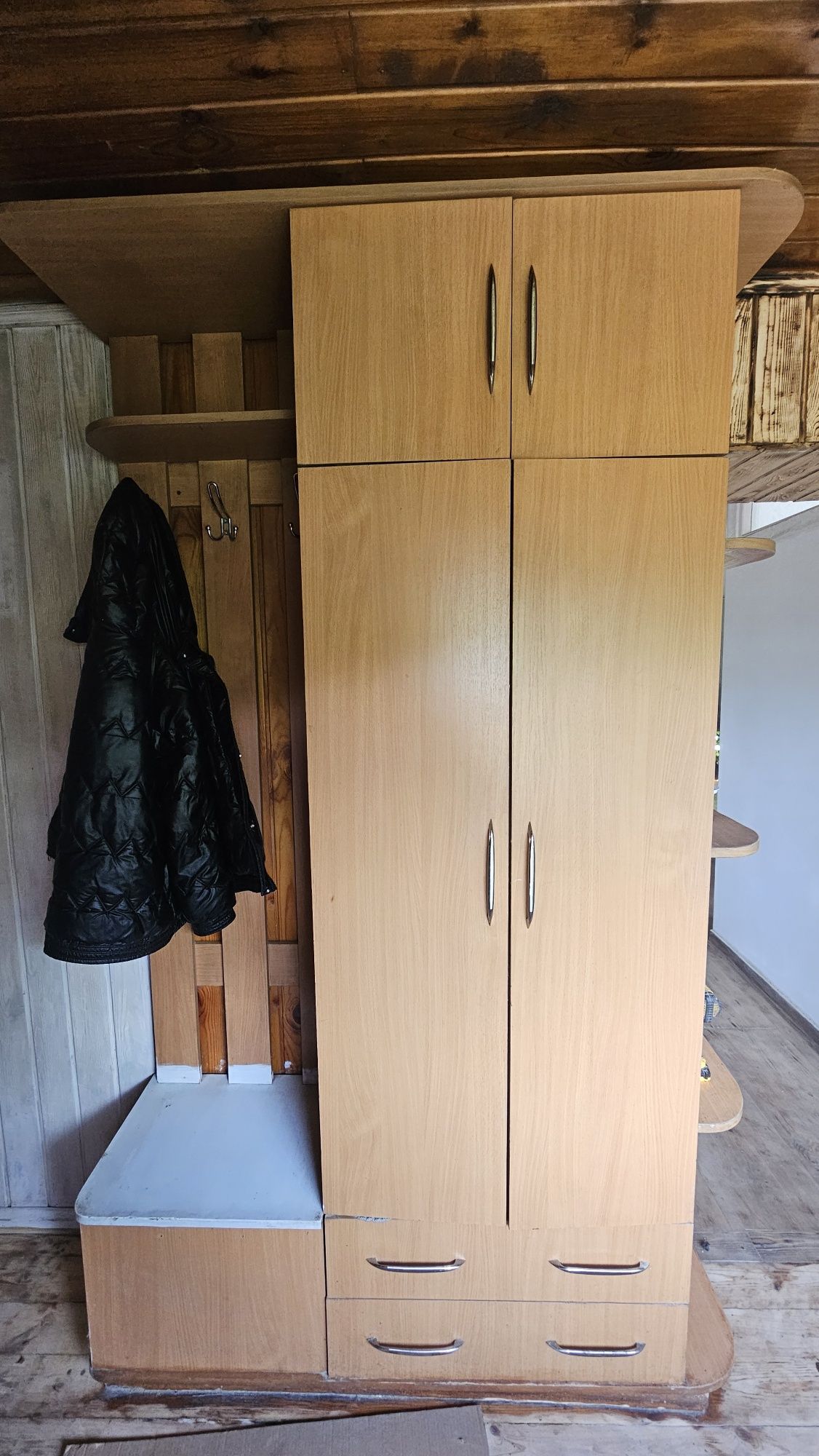 Продам шкаф в прихожую