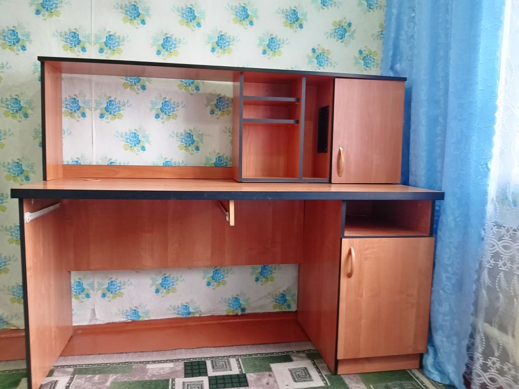 Продам компьютерный стол срочно или обменяю на ягненка.