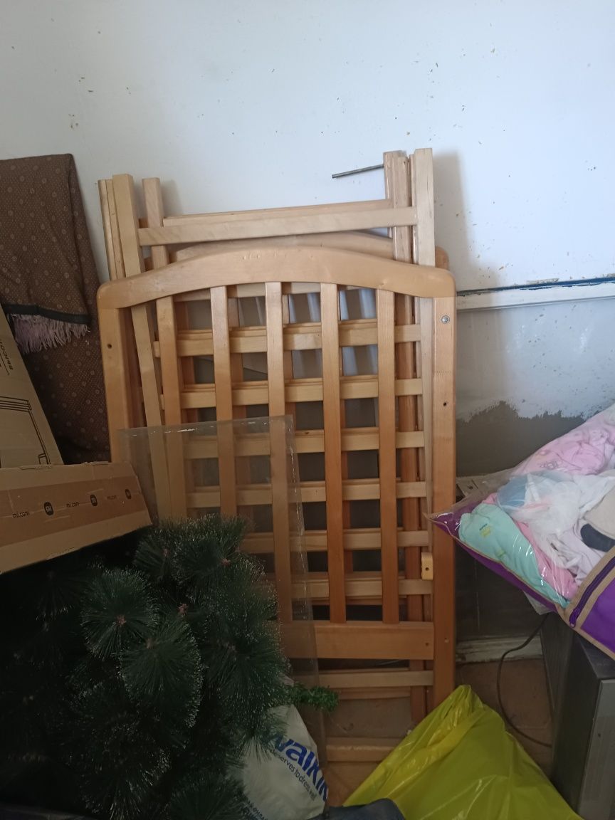 Продам манеж с матрасиком