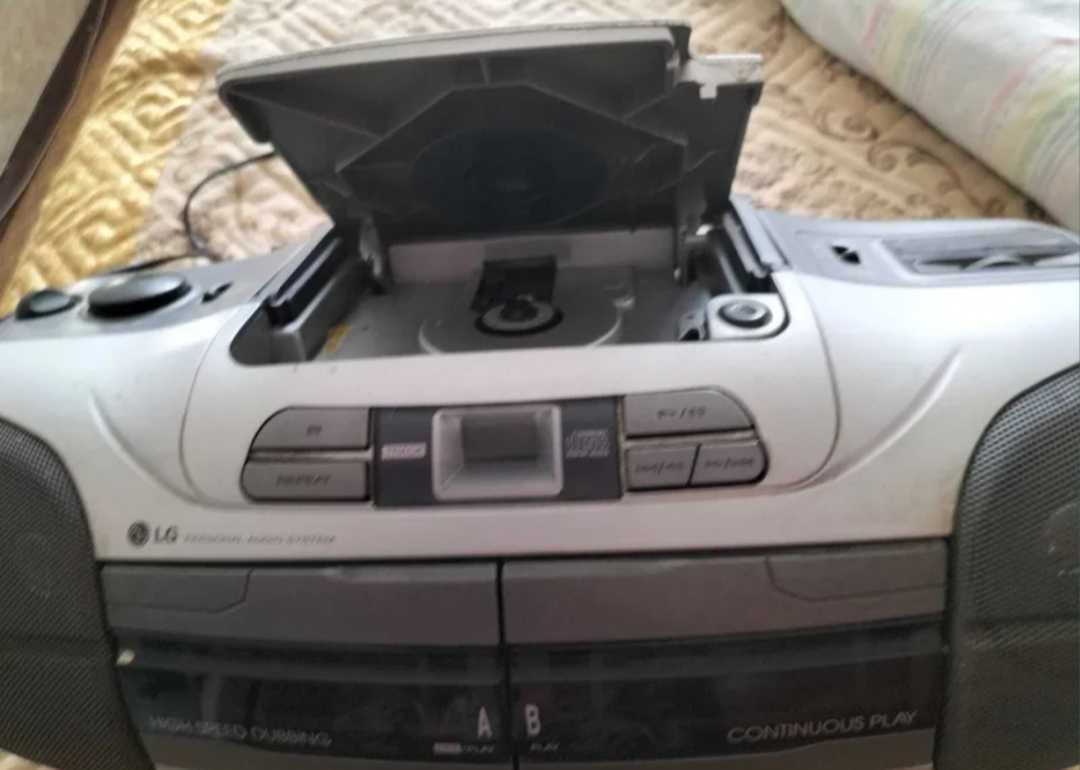 Срочно продам магнитофон двухкасетный, Boombox