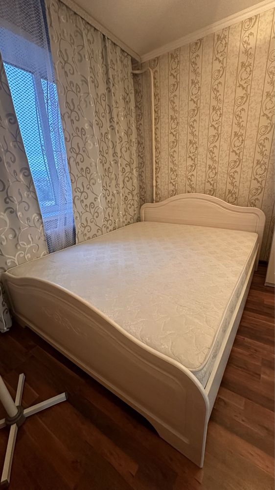 Двуспальная кровать