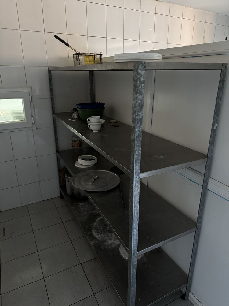 В связи с закрытием кафе распродаем все