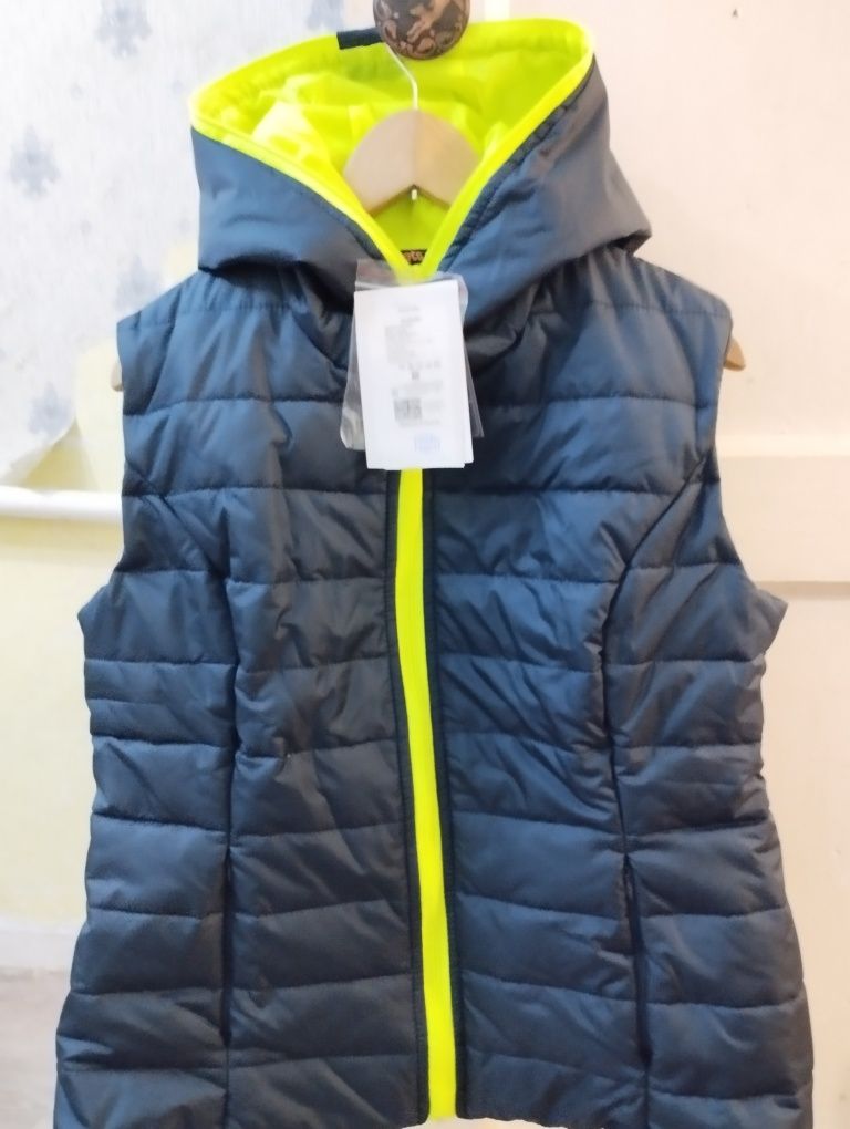 Продам жилет женский