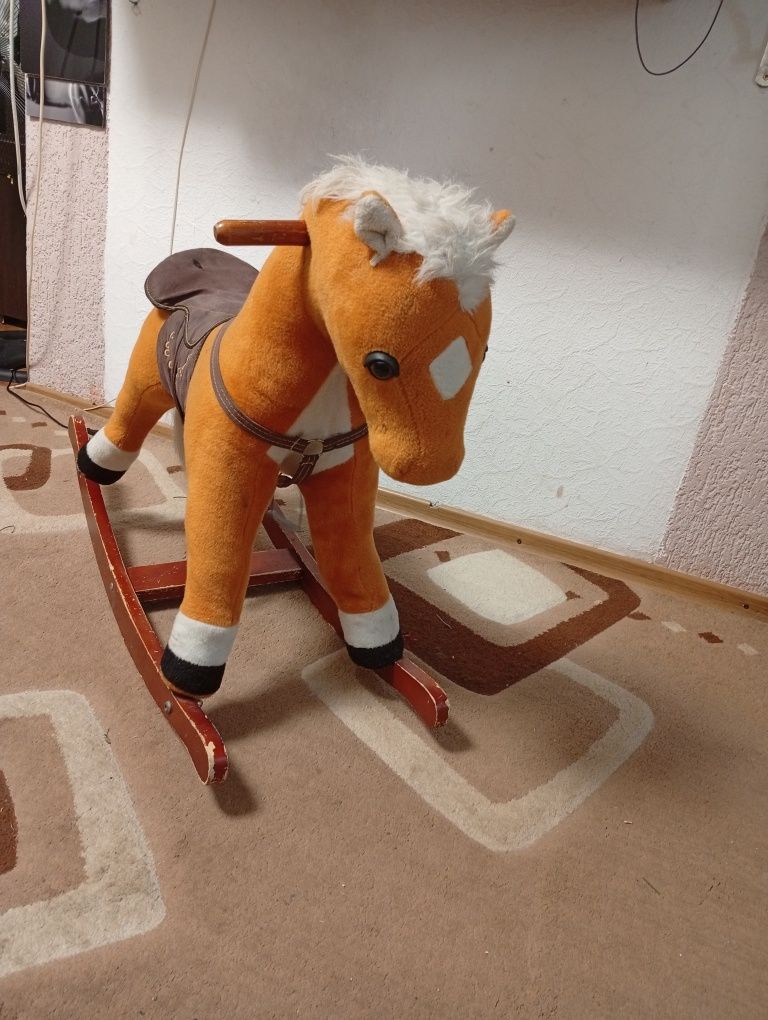 Продам. Детскую игрушку. Лошадку-качалку.