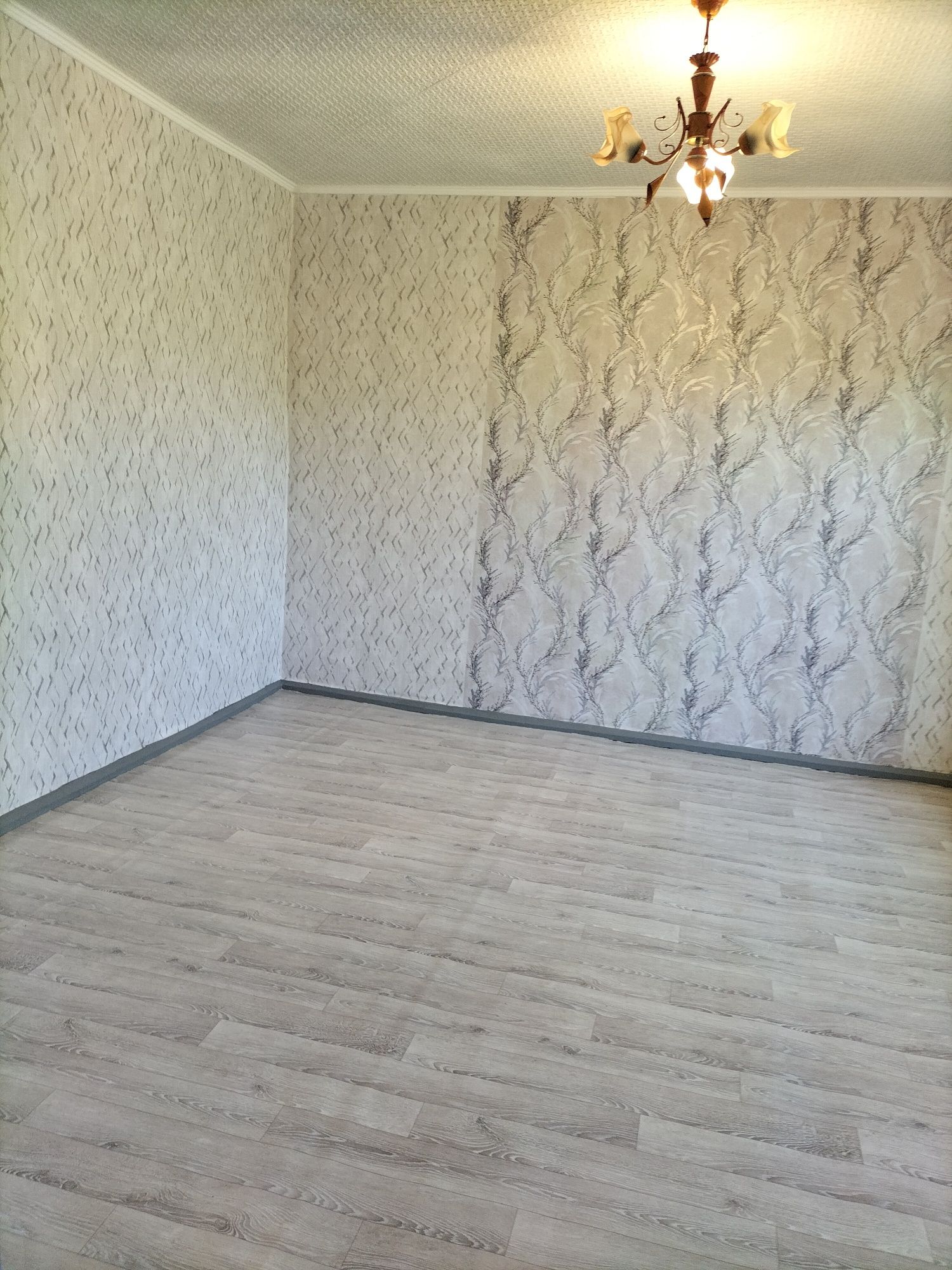 Продам часть дома в центре п.Восточного!