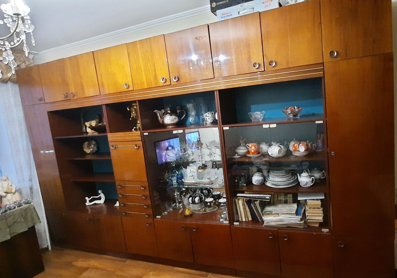 Стенка в гостиную, трехсекционная