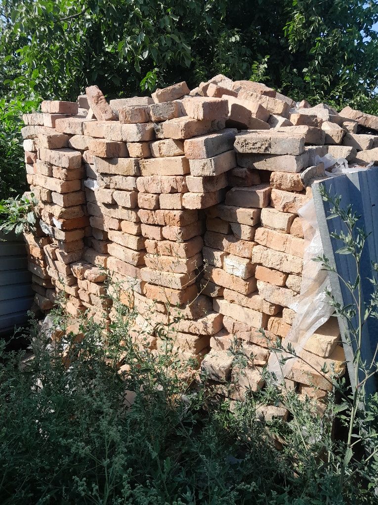 Продам красный кирпич  б.у