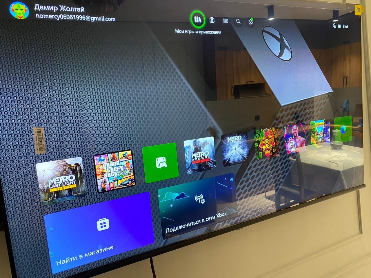 Продам Xbox One X 1tb