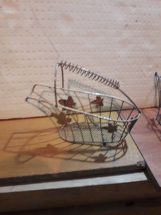 Продам подстаканник железные для бутылки  расписанный листиками