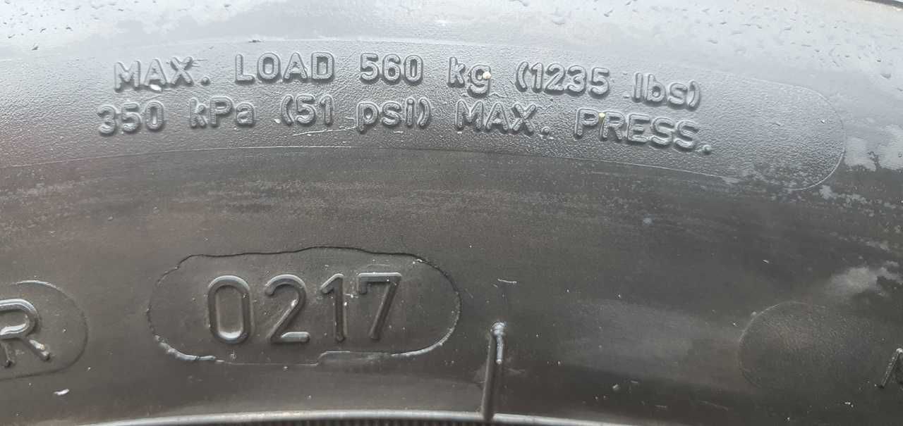 Два зимних шипованных колеса в сборе 195/60 R15 Toyota  Chevrolet