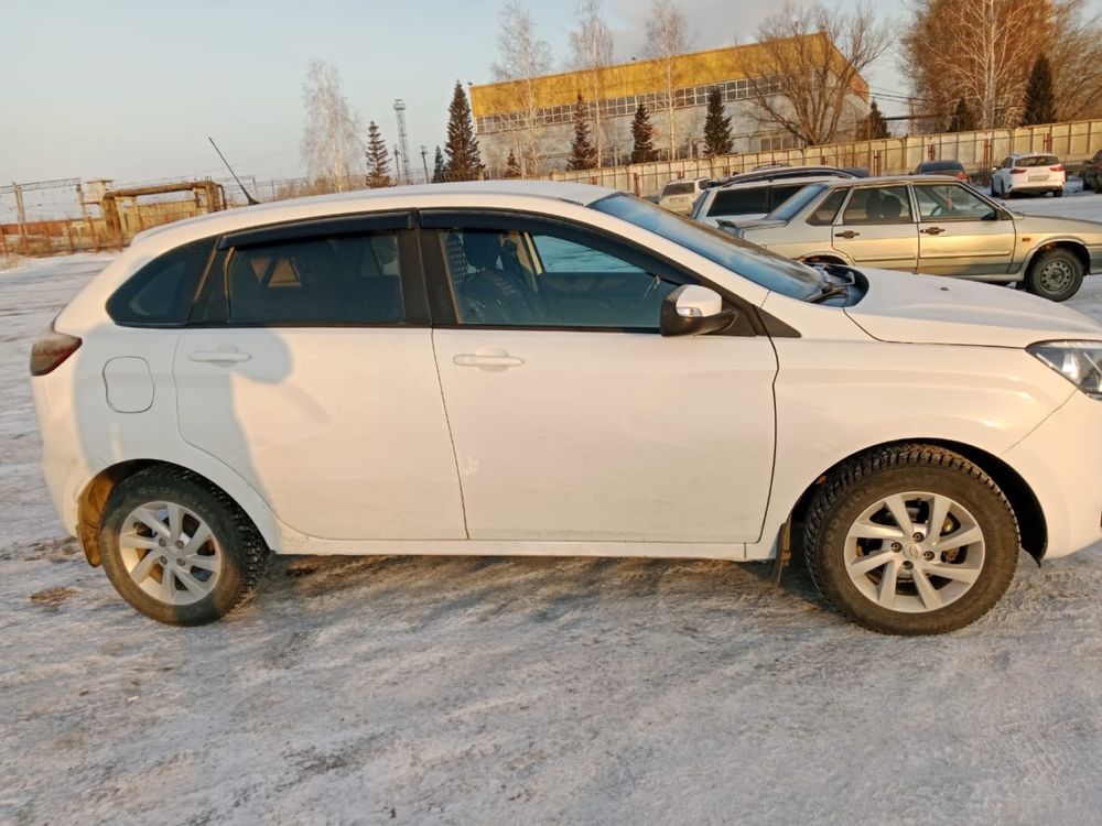 Продам машину Lada X-RAY