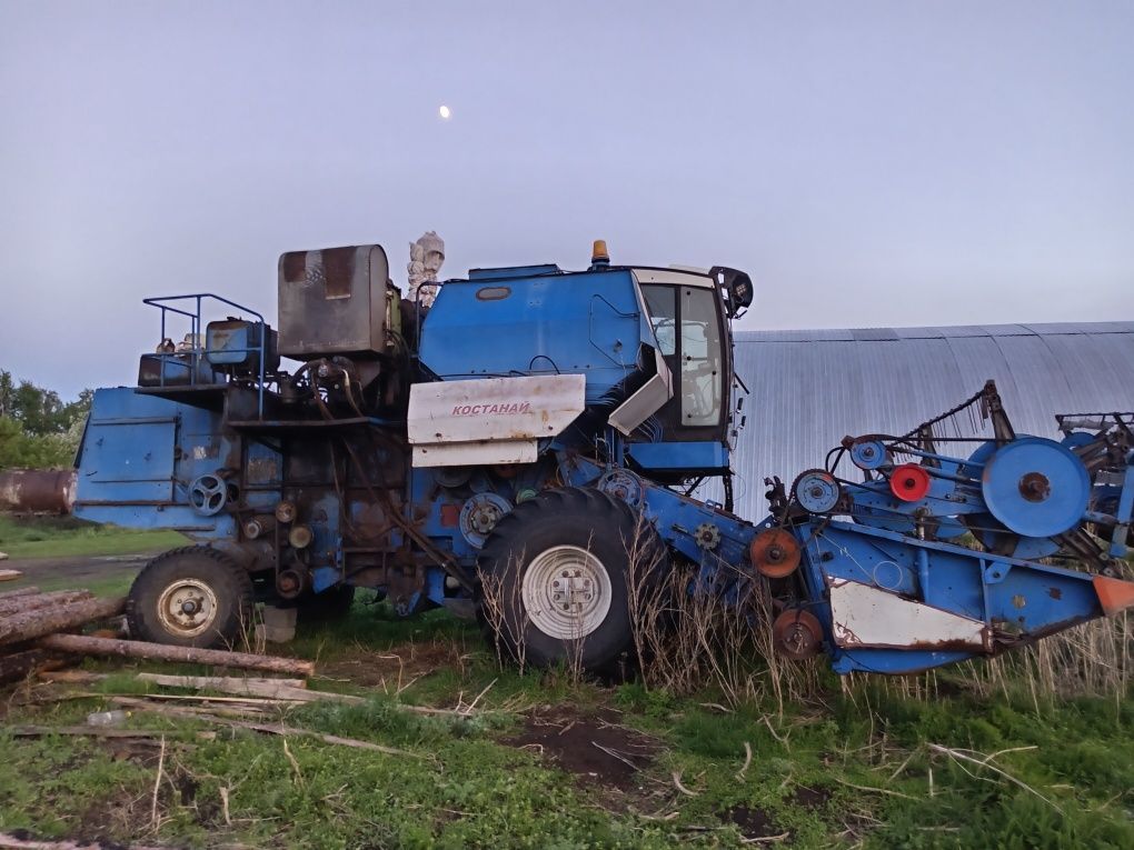 Продам 2 комбайна енисея