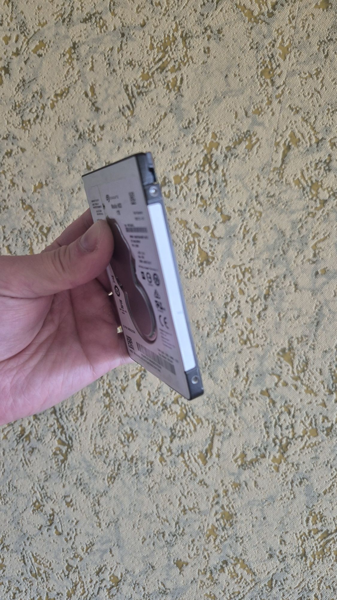 Жесткий диск 1000gb для ноутбука в отличном состояний *