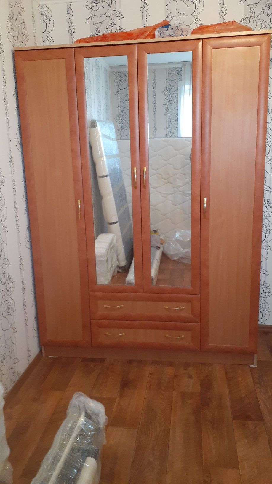 Продам шифоньер в хорошем состоянии