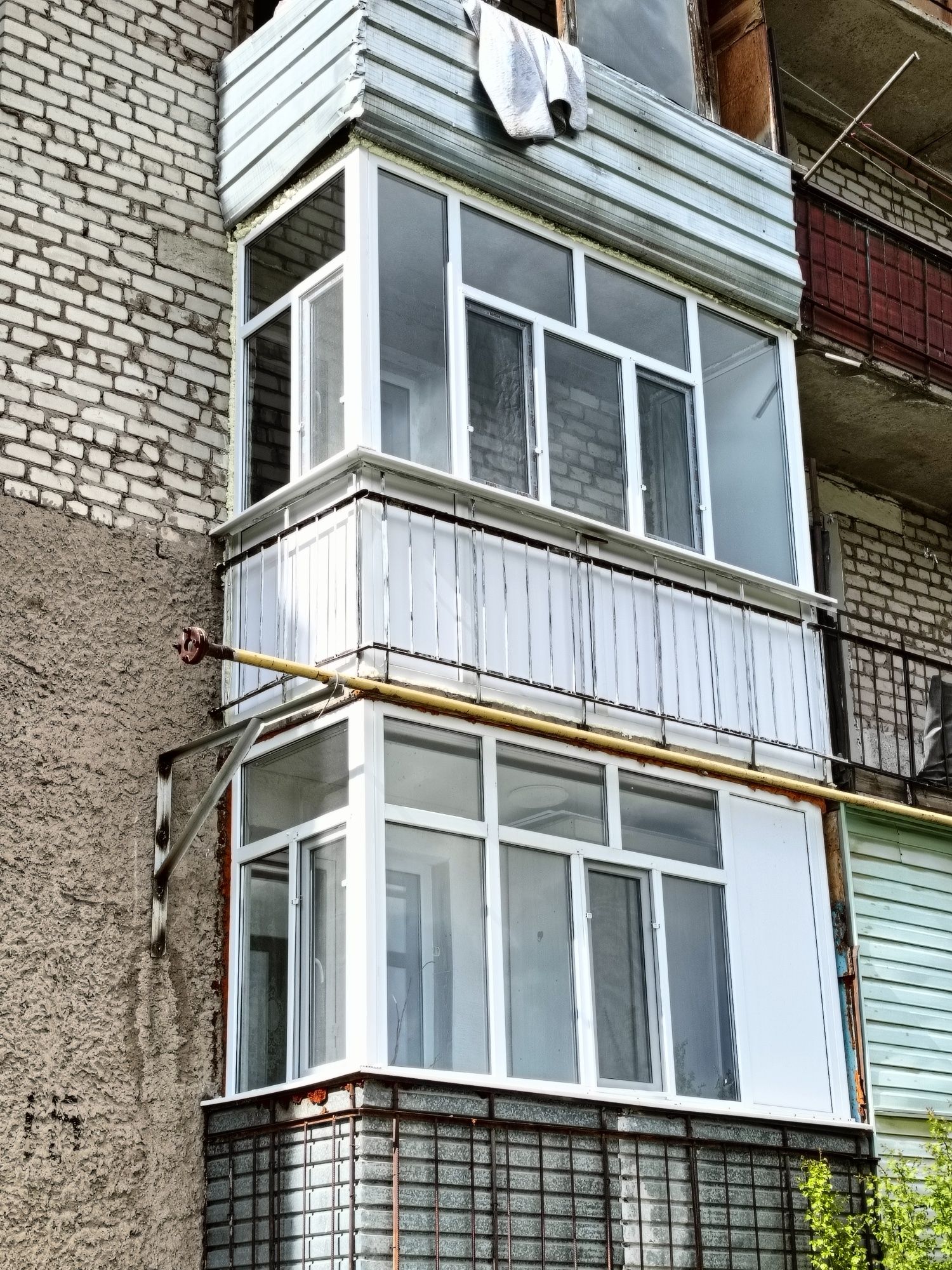 Балконы, окна, двери