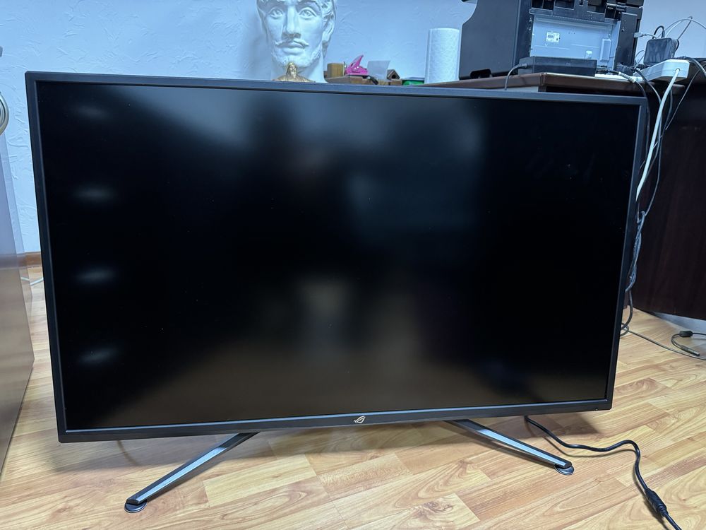 Продам большой 4К монитор Asus Rog XG43UQ