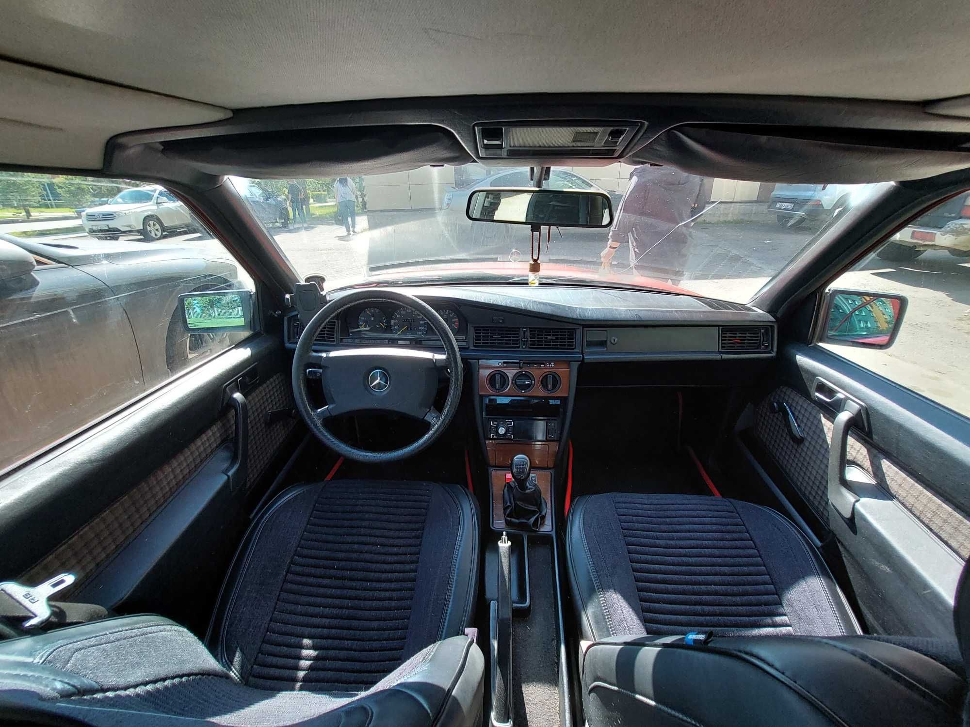 Mercedes-Benz 190E