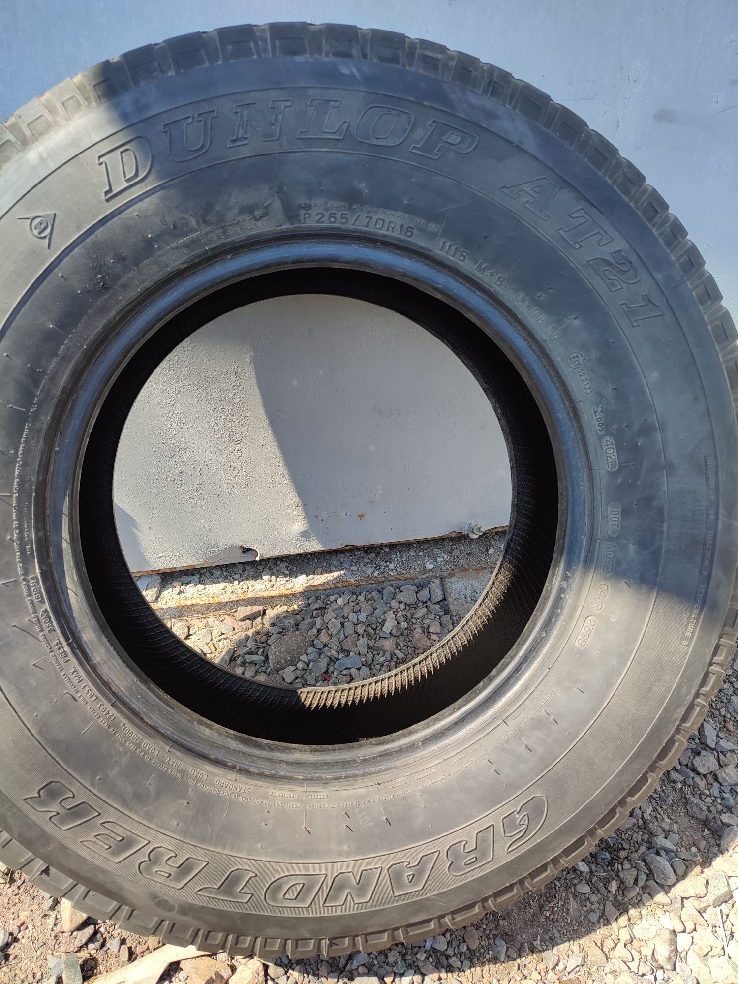 Продам комплект всесезонной резины Dunlop Grandtrek