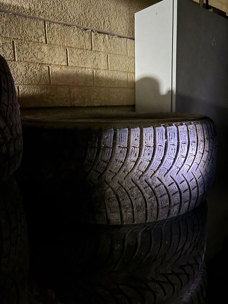 Продам шины 255/50/R20.