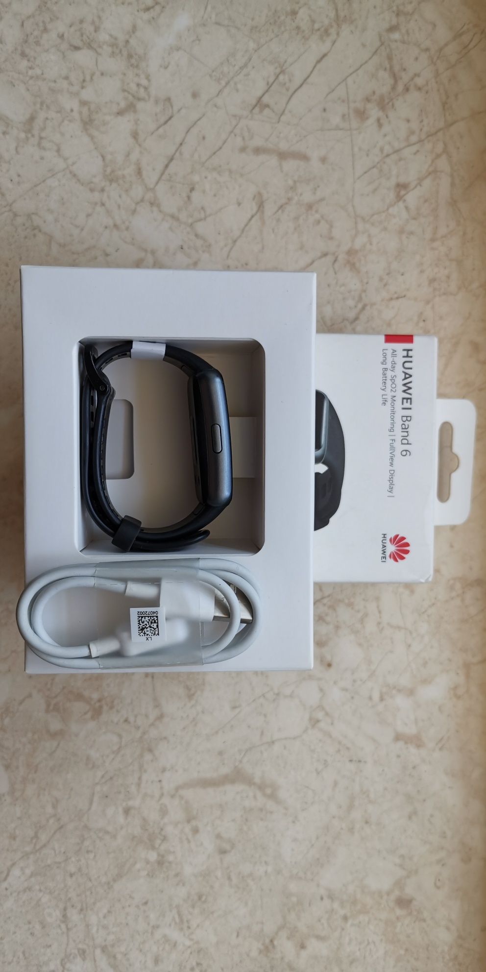 Huawei band 6 фитнес часы, в отличном состоянии.